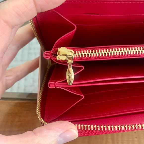 LV NEW Limites Edition Rose Indian Wallet Vernis - Picture 5 of 9